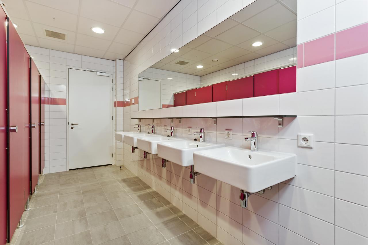 Bed in Vrouwenslaapzaal met 12 Bedden